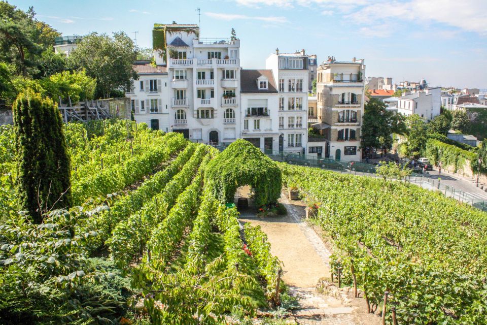 Paris: Montmartre & Sacre Coeur Guided Tour 12 guests 2,5h - Where you’ll start (and why the meeting point matters)