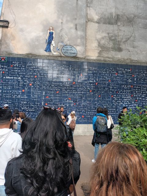 Paris: Montmartre Small Group Guided Walking Tour - Je t’aime (Wall of Love) in Abbesses: modern art meets local street life