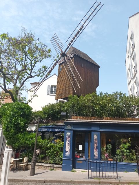 Paris: Montmartre Small Group Guided Walking Tour - Place du Tertre: painters, photos, and learning what you’re seeing