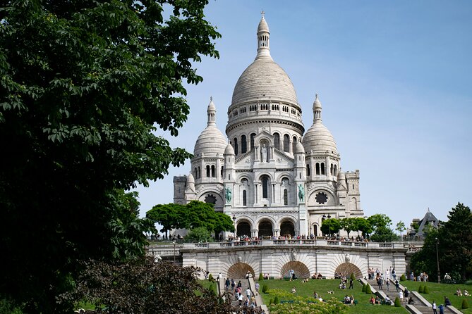 Paris Montmartre Walking Tour: Art & Rebel Legacy - Small Group - La Maison Rose and the postcard version of Montmartre