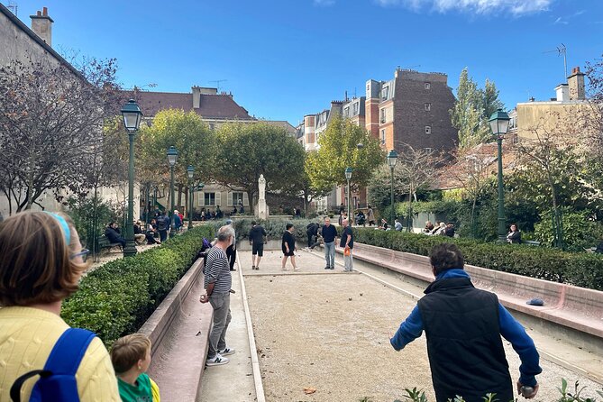 Paris Montmartre Walking Tour: Art & Rebel Legacy - Small Group - Choosing the quieter way to Sacré-Cœur