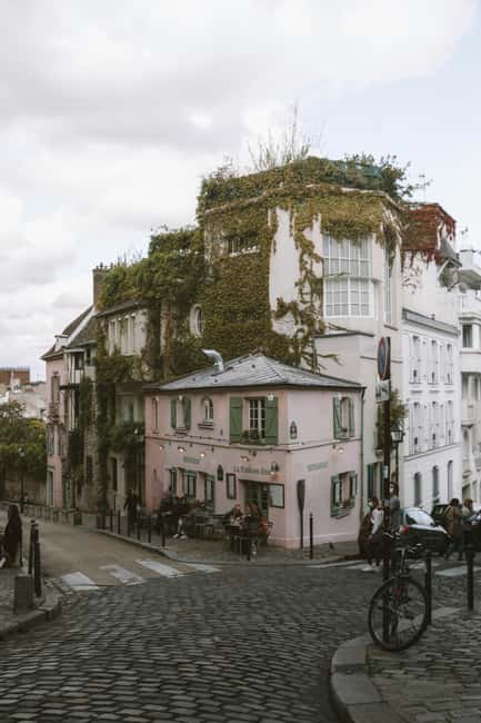 Paris: Montmartre Walking Tour with Sacré-Cœur Basilica - Rue Lepic and the Amélie connection