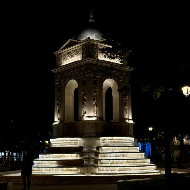 Paris Mysterious and Dark Stories Walking Tour - Small Group - What the small group changes