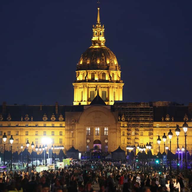Paris: Night City Tour in a van for up to 7 people - Paris by night from a private seven-seat van