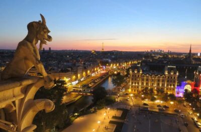 Paris: Night City Tour in a van for up to 7 people - Montmartre, Sacré-Cœur, and Place des Tertres