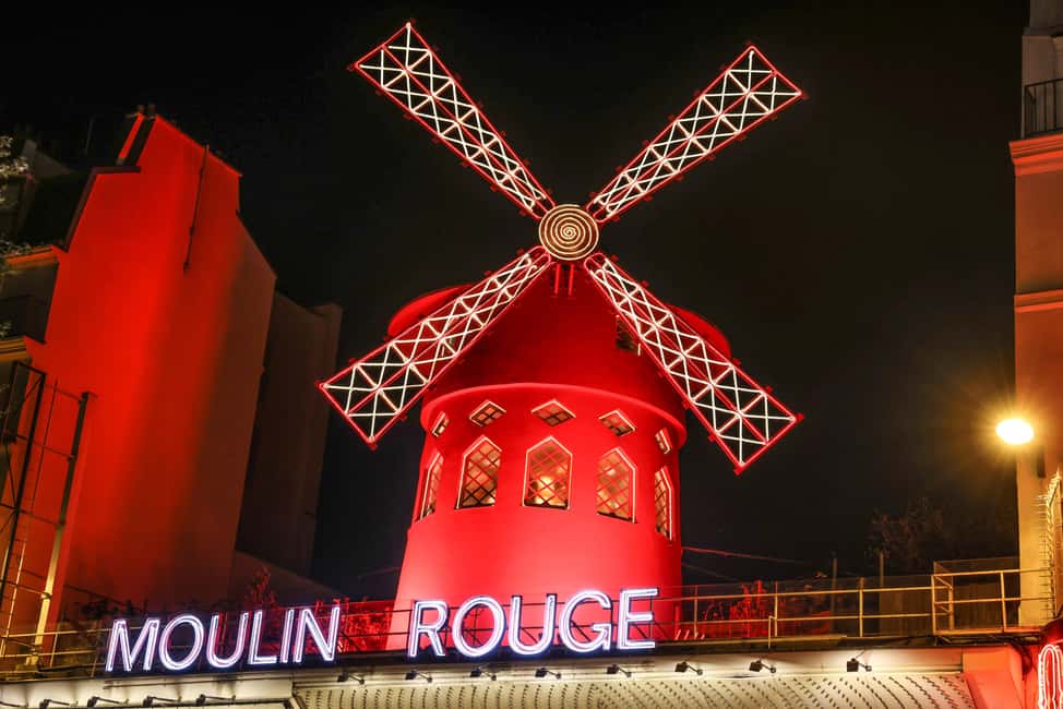 Paris: Night City Tour in a van for up to 7 people - Saint-Michel and Saint-Germain-des-Prés after dark