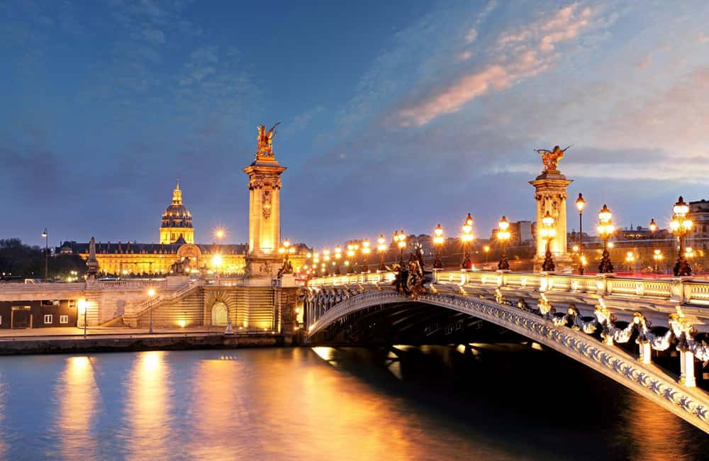 Paris: Night City Tour in a van for up to 7 people - Musée d’Orsay, Concorde, and the grand finale
