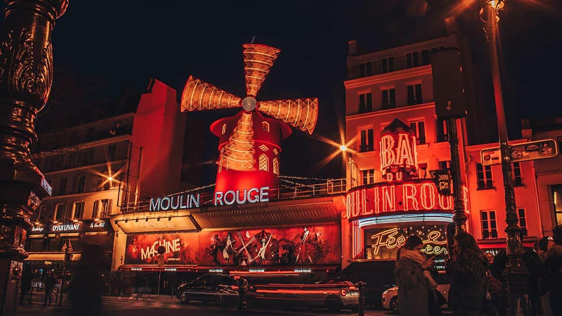 Paris: Night City Tour in a van for up to 7 people - Comfort, access, and what is included