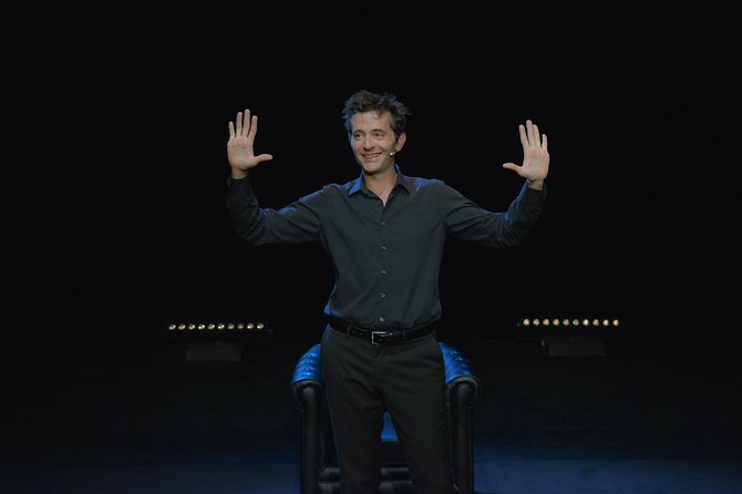 Paris night out : Comedy in English 'How to Become a Parisian ?' - Pick your seats in a 600-seat theater (and why category choice matters)