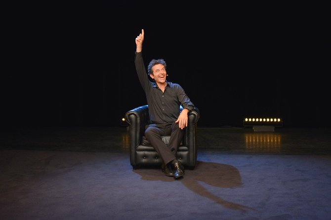 Paris night out : Comedy in English 'How to Become a Parisian ?' - Tight seating and theater comfort: go in prepared