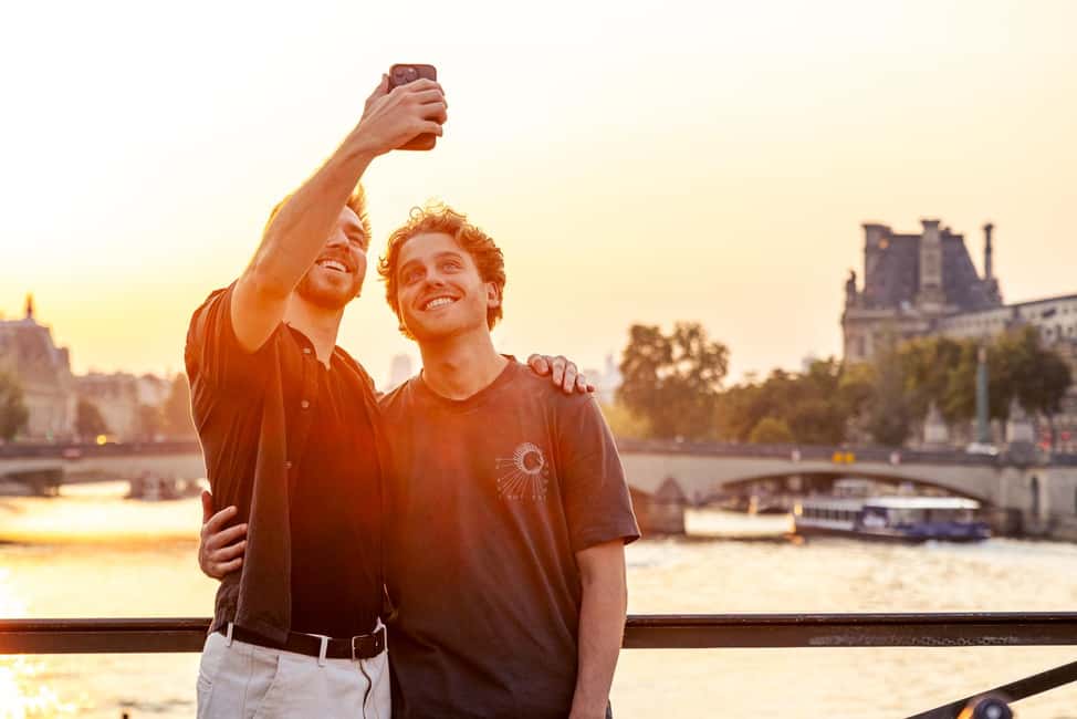 Paris: Night Small-Group Bike Tour & Boat Cruise - Île de la Cité break: where the night turns fun