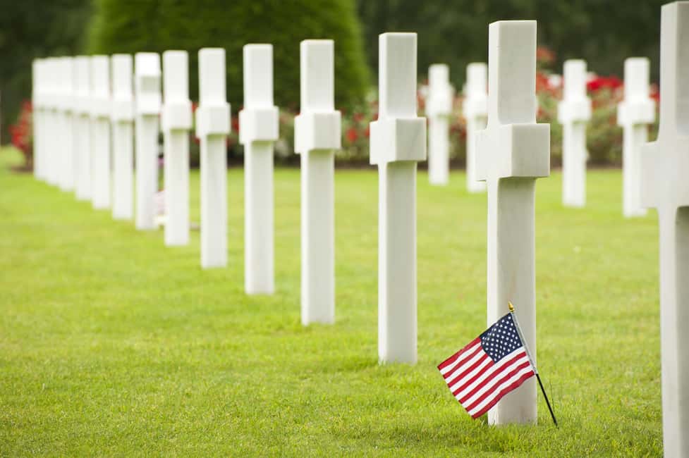 Paris: Normandy D-Day Sites Guided Day Trip with Lunch - Pointe du Hoc: walk the cliff fortifications where Rangers scaled under fire