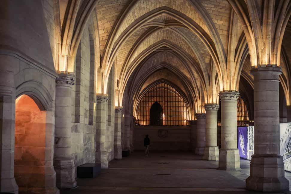 Paris: Notre Dame and Île de la Cité Walking Tour - Price and value: what $69 buys you in real life