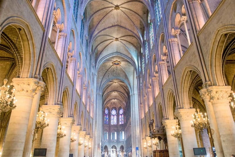 Paris: Notre-Dame Cathedral Exterior Tour - Where you meet and how the walk sets the tone