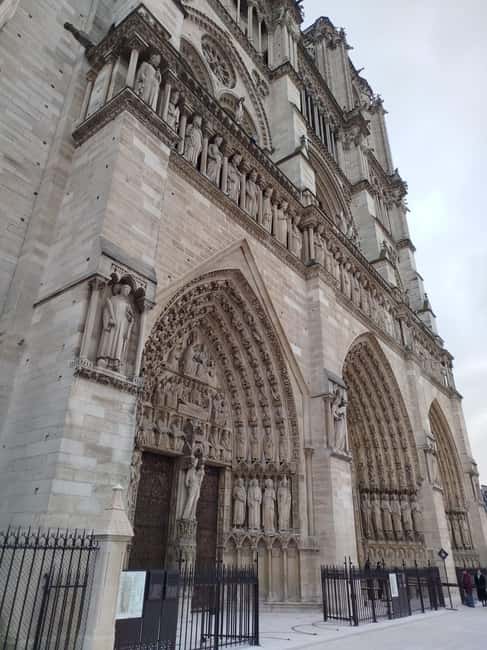Paris: Notre Dame Cathedral Guided Tour of the Neighborhood - What You Really Get in 1 Hour (And Why It Works)