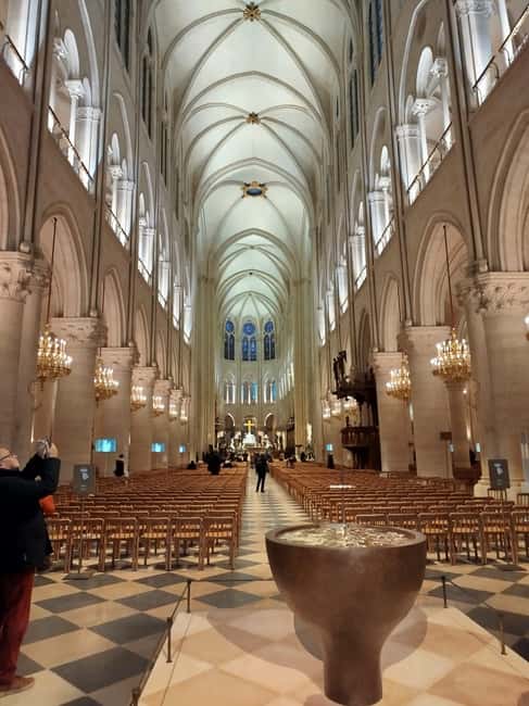 Paris: Notre Dame Cathedral Guided Tour of the Neighborhood - Ile de la Cité Walk: The District That Explains the Cathedral