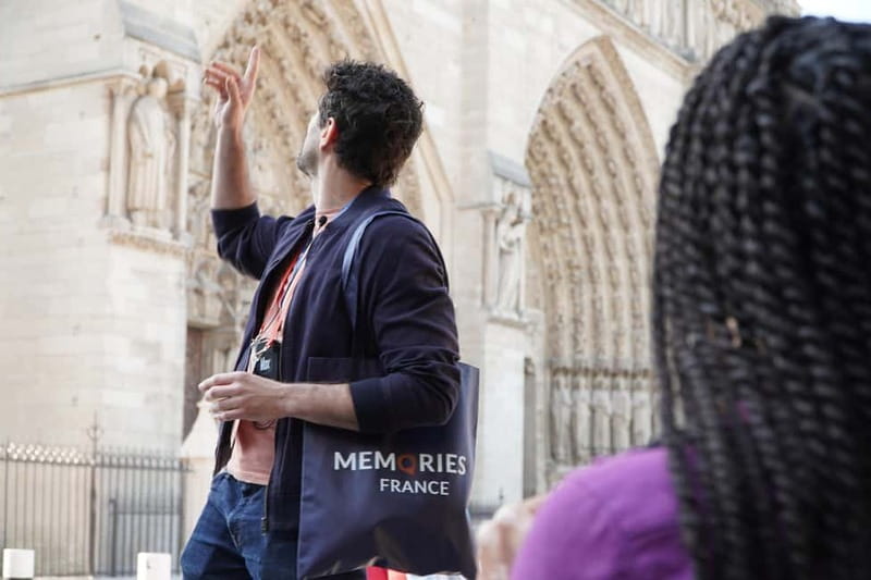 Paris Notre Dame Cathedral Guided Tour with Scheduled Access - Meeting point near Hotel de Ville: where to stand so you don’t miss your group