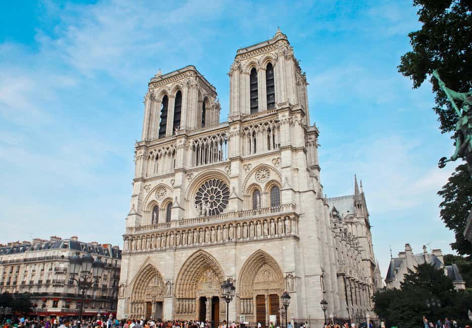 Paris: Notre Dame Cathedral Tour & Seine River Cruise - The Seine cruise from Port de la Bourdonnais: a calm way to see the city