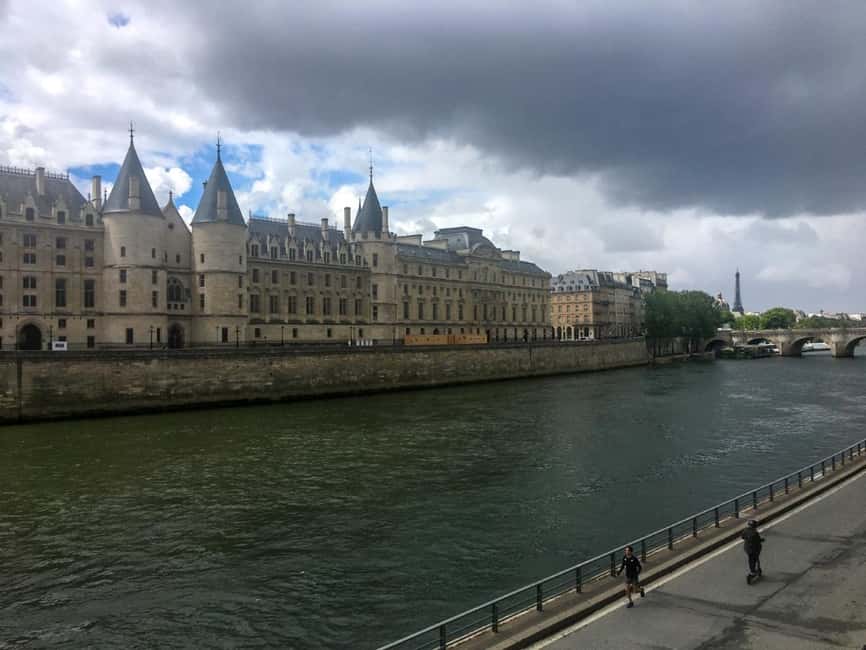 Paris: Notre Dame Exteriors and Ile de la Cité Walking Tour - Notre-Dame, the grand finish