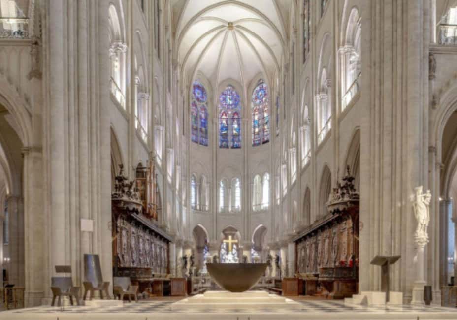 Paris: Notre-Dame Guided Tour with Multiple Entry Options - Pacing, headsets, and how to hear the guide in a crowd