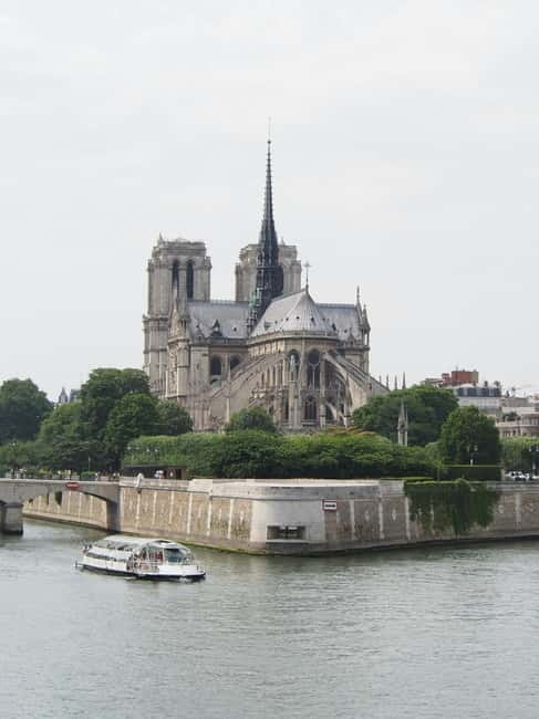 Paris: Notre Dame Interior Guided Tour with Entry Included - Fire, Restoration, and the Meaning Behind What Survived