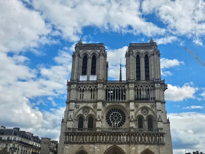 Paris: Notre Dame Outdoor Tour with Sainte-Chapelle / Crypt. - Meeting at Pont au Double: finding your guide fast