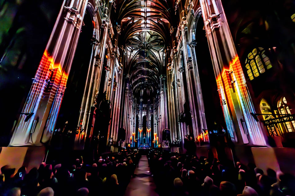 Paris: Nouveau spectacle Son et lumière - LUMINISCENCE - Should You Book This Show?