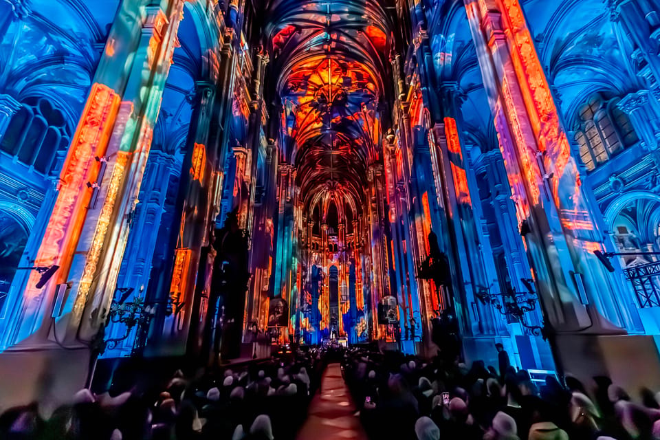 Paris: Nouveau spectacle Son et lumière - LUMINISCENCE - The Soundtrack and Live Music: Organ, Choir, and That Clean Choral Lift