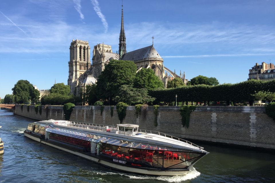 Paris : NYE Special Diner Cruise on the Seine River - Who gets the best value from this cruise