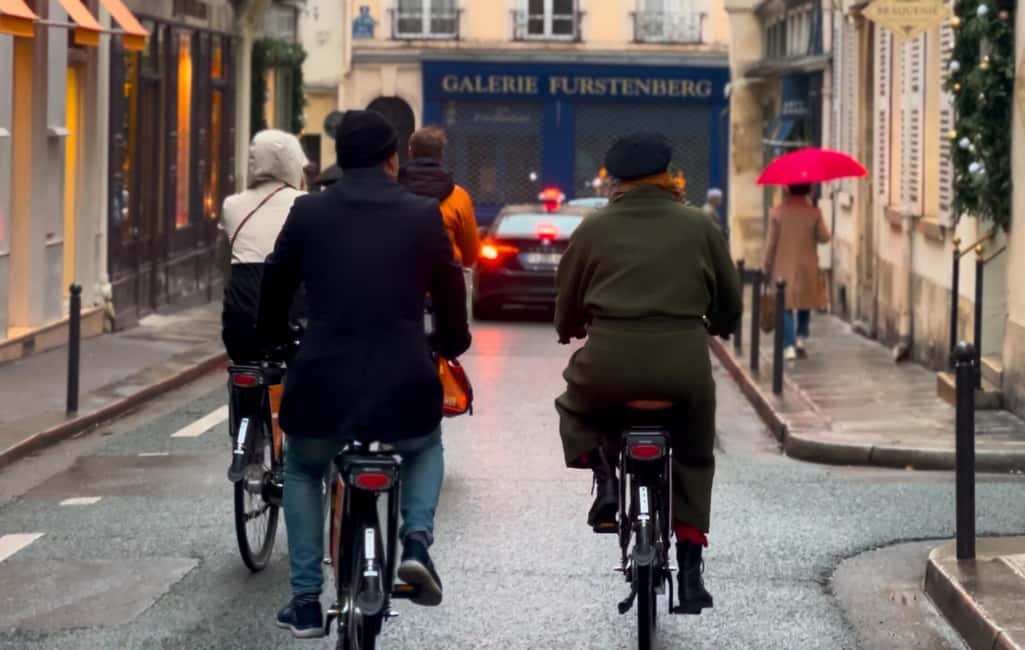 Paris: Off the Beaten Path City Secrets Bike Tour - Bourse de Commerce: Ending on a Modern Note