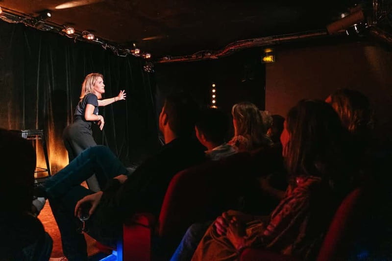 Paris: Oh My God She's Parisian! English Comedy Show - Drinks, atmosphere, and why the room feels like Paris at night