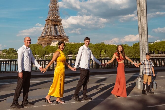 Paris One-Hour Private Photo Shoot - Eiffel Tower, Montmartre, Louvre, or your custom Paris plan