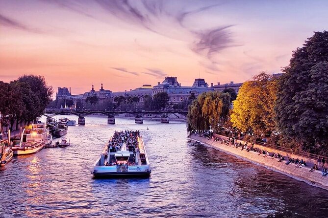 Paris - One Hour Seine River Cruise with Recorded Commentary - Seating, crowds, and the lines you might face