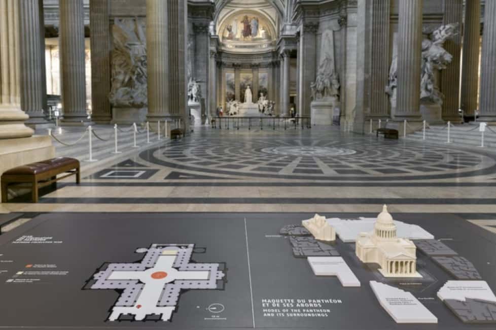 Paris: Panthéon Private guided tour with entrance ticket - Entering the neoclassical façade