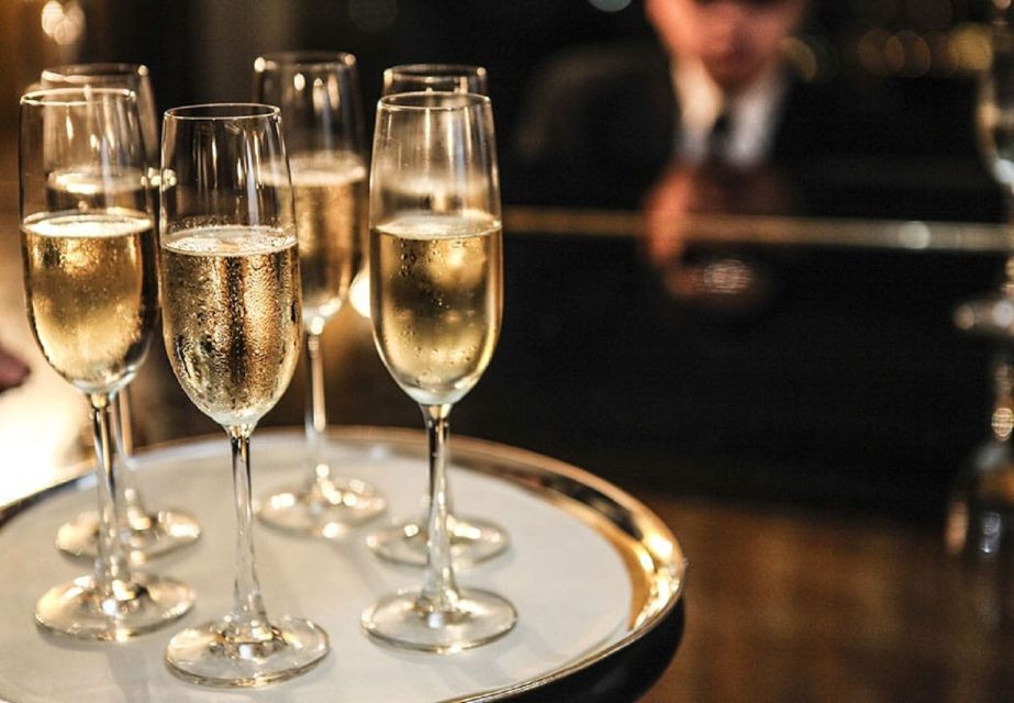 Paris: Paradis Latin Cabaret Show with Optional Champagne - The Timing Rhythm: When the Night Feels Like It’s Already Started