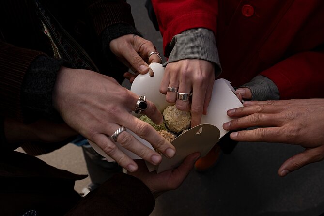 Paris: Pastries & Tragedies - A sweet tour of Montmartre - Finishing at Sacré-Cœur: the sweet ending with a great view