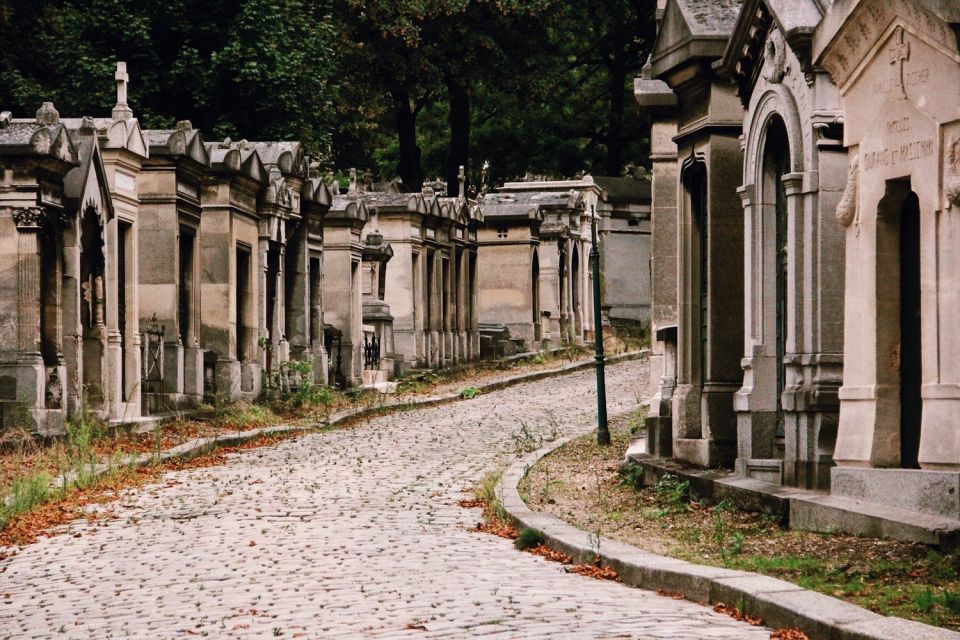 Paris: Père Lachaise Cemetery Guided Tour - 12 guests 2,5h - Meet your guide: what really makes this tour work