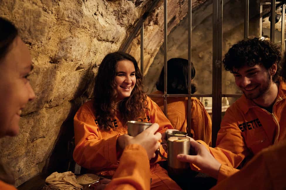 Paris : Perpette, l'expérience immersive - The show rhythm: from orange jumpsuit to character moments