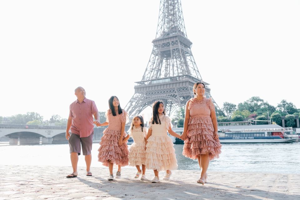 Paris: Photo Shoot with a Private Travel Photographer - What Your Photographer Does (Beyond Taking Pictures)