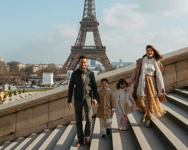 Paris: Photoshoot at the Eiffel Tower / Arc de Triomphe - Who will get the most from this experience?
