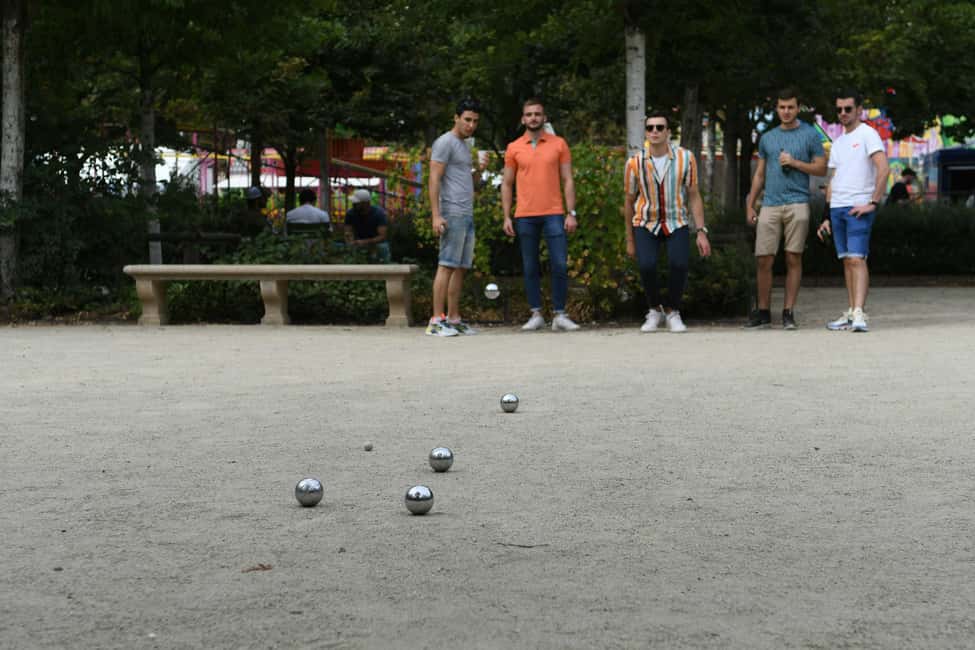 Paris: Pre-Dinner Drinks with Petanque Game (Bocce Ball) - Why pétanque makes a good Paris evening