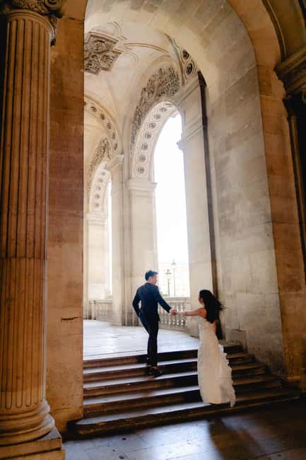 Paris: Premium Professional Photo Shoot - Choosing Between Eiffel Tower, Louvre, and Montmartre Within One Hour