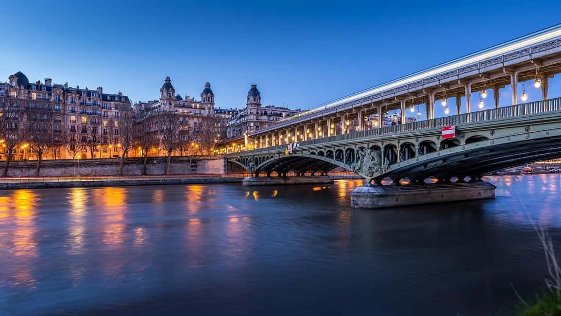 Paris: Private 2-Hour Walking Tour with a Parisian guide - Place de la Concorde and the grand Paris finale