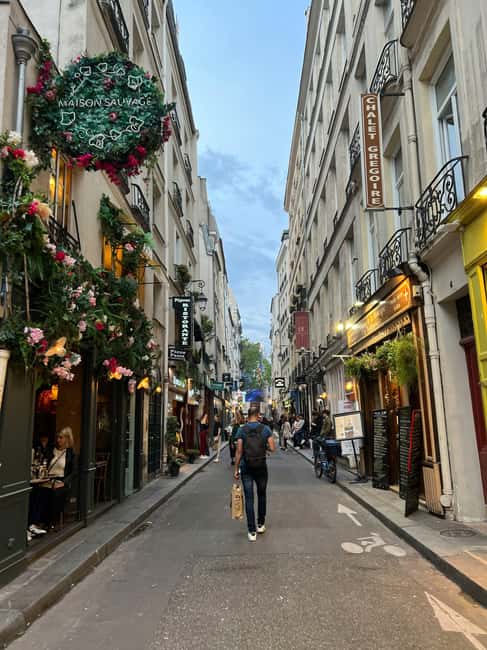 Paris: Private 2-Hour Walking Tour with a Parisian guide - The price and the question of value
