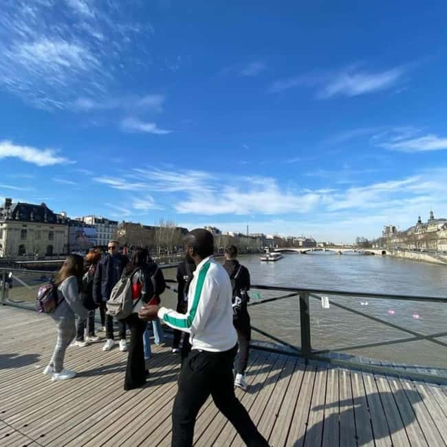 Paris: Private 2-Hour Walking Tour with a Parisian guide - My booking advice