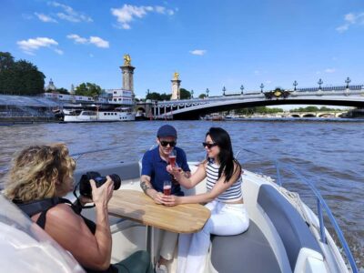 Paris Private Boat Seine River with Captain Guide - Statue of Liberty: A Curious Start to the Route