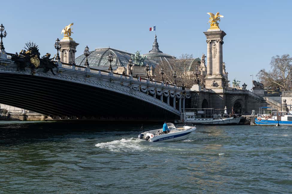 Paris Private Boat Seine River with Captain Guide - Île Saint-Louis and the Return to Port de Javel Haut
