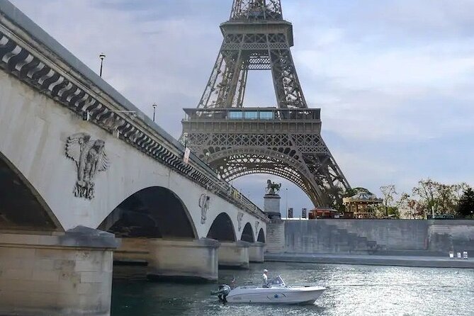 Paris Private Boat Tour with your own Captain Guide - Musée d’Orsay and the former railway station