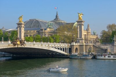 Paris Private Boat Tour with your own Captain Guide - The Statue of Liberty and Eiffel Tower from Bras de Grenelle