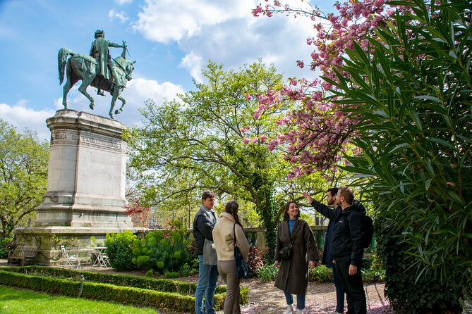 Paris Private Custom Tour: Half-Day Experience with a Local Guide - What you’re really buying in a 4-hour private Paris tour